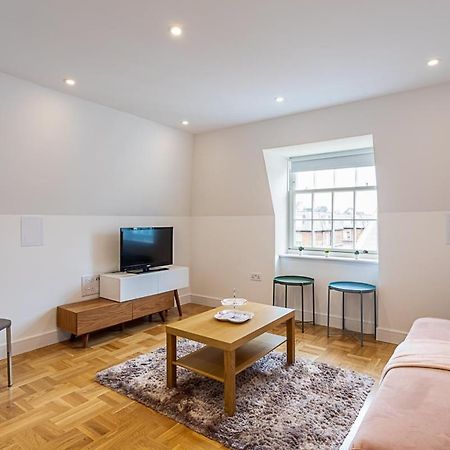 Modern And Stylish Apartment In West Kensington Londra Esterno foto