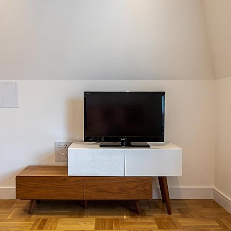 Modern And Stylish Apartment In West Kensington Londra Esterno foto