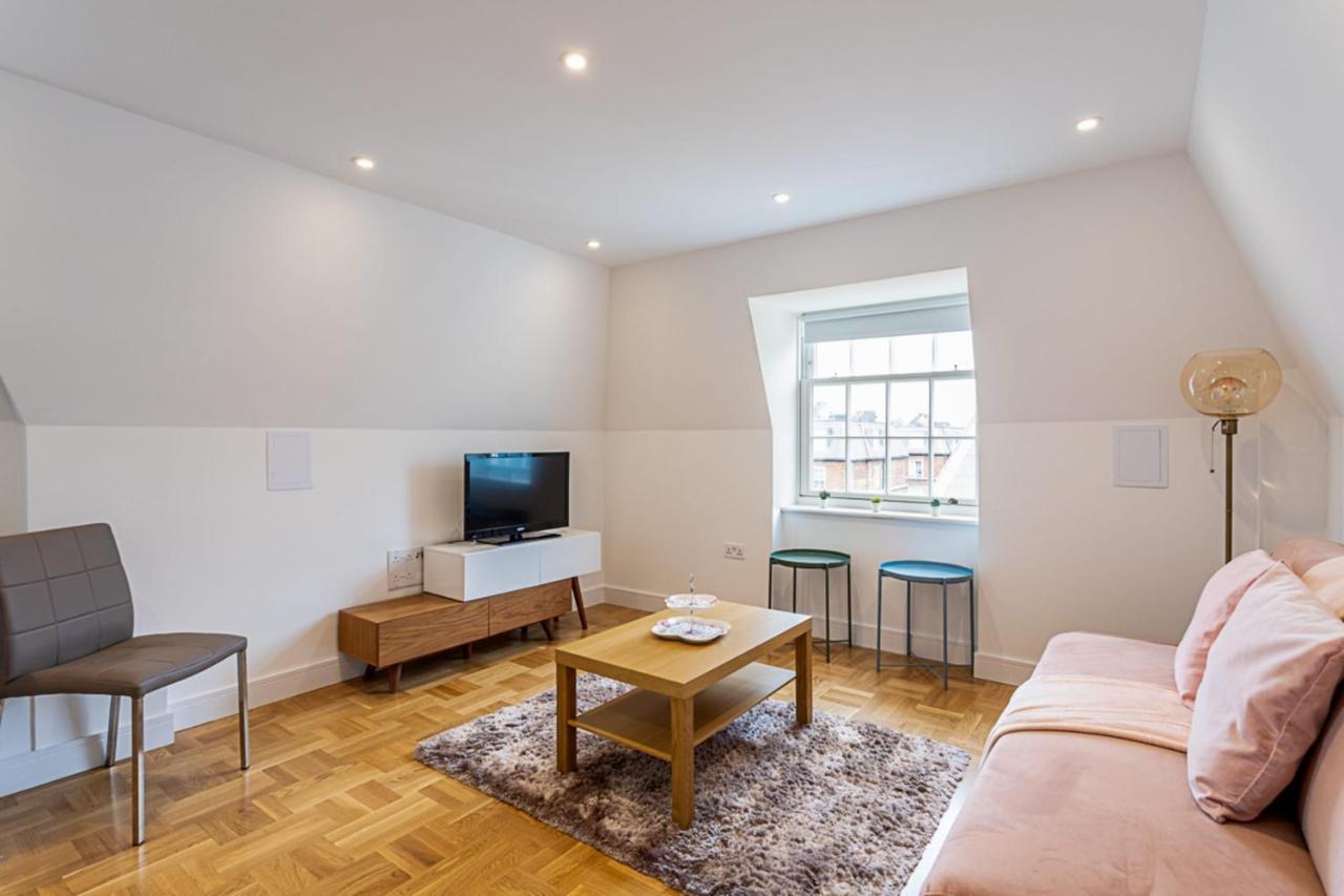 Modern And Stylish Apartment In West Kensington Londra Esterno foto