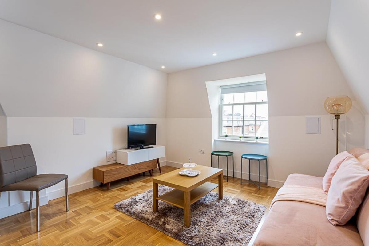 Modern And Stylish Apartment In West Kensington Londra Esterno foto