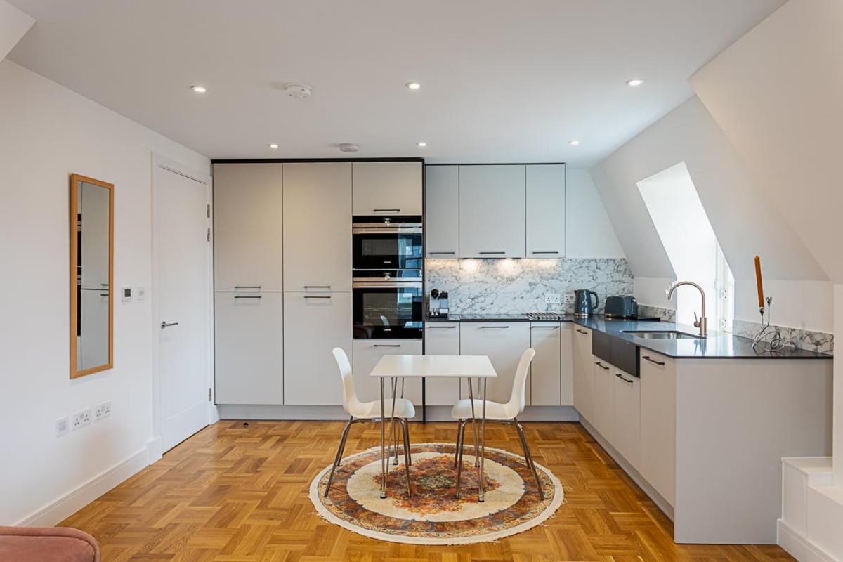 Modern And Stylish Apartment In West Kensington Londra Esterno foto