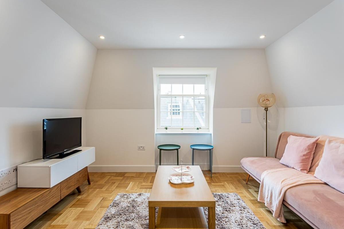 Modern And Stylish Apartment In West Kensington Londra Esterno foto