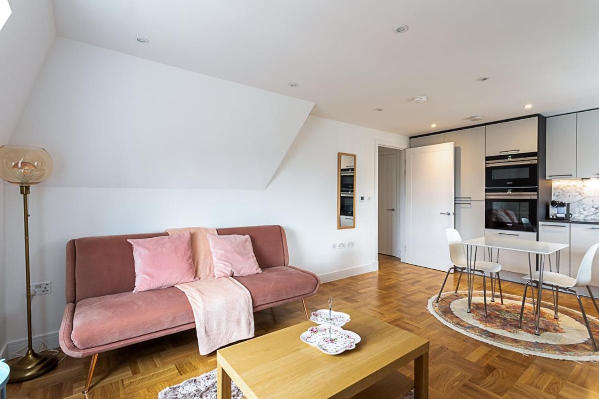 Modern And Stylish Apartment In West Kensington Londra Esterno foto