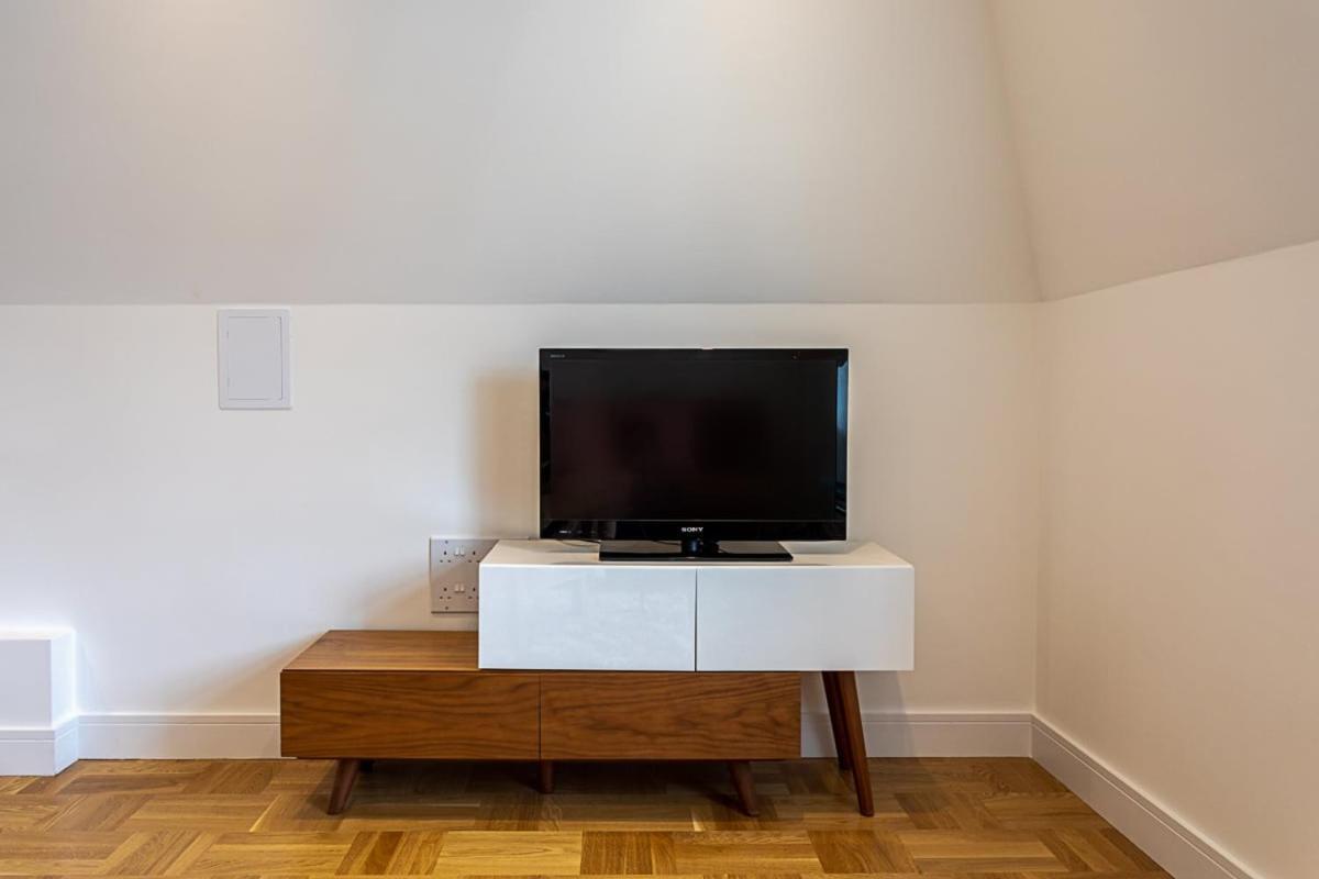 Modern And Stylish Apartment In West Kensington Londra Esterno foto